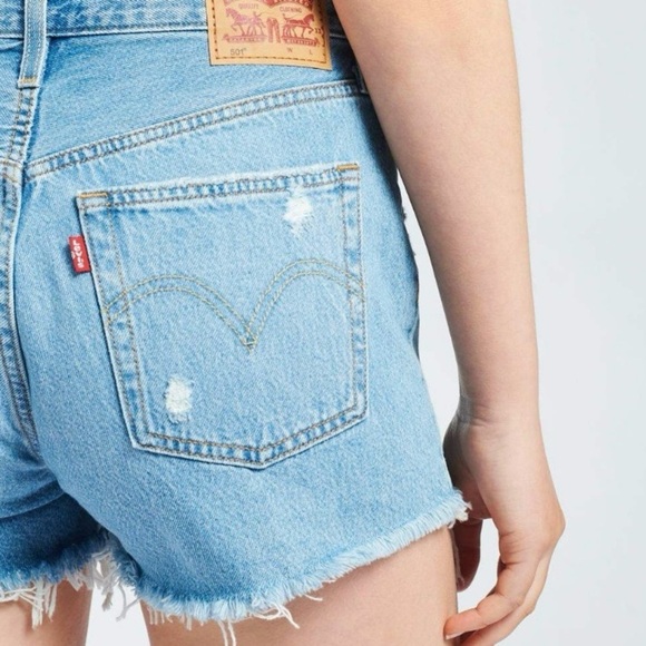 Levi’s 501 High Rise Jean Shorts 32 Light Wash Raw Hem Distressed Button Fly - Picture 2 of 8